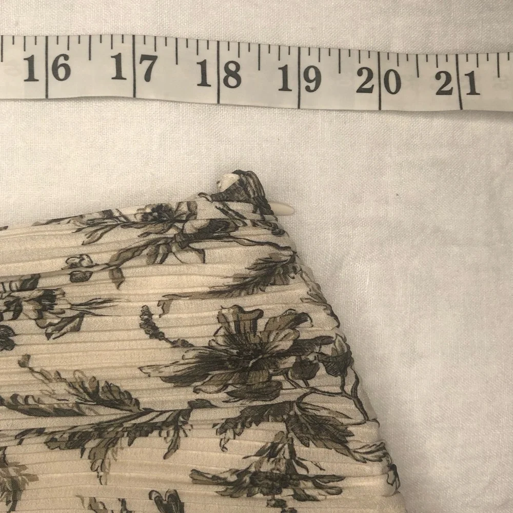 Express Floral Pleated Mini Skirt Cream Black Gray Women’s Size XL - Picture 5 of 13